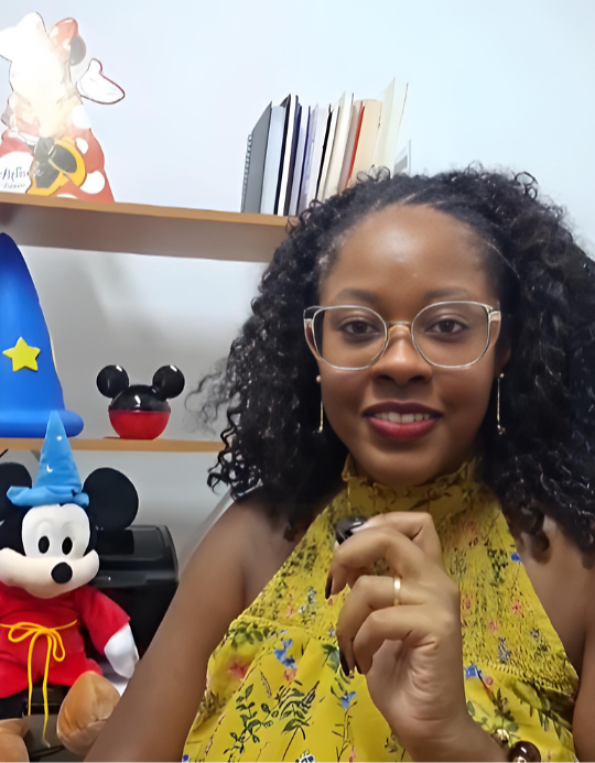 Lívia Alves - ESTRATEGISTA DE FIDELIZAÇÃO DE CLIENTE